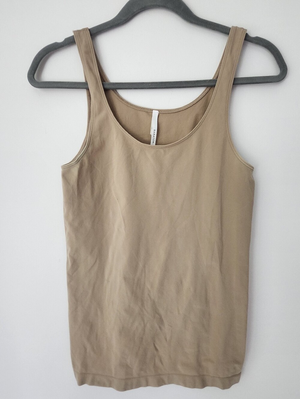 Aritzia Babaton Bowie Seamless Scoop Neck Tank Top Taupe Beige M/L